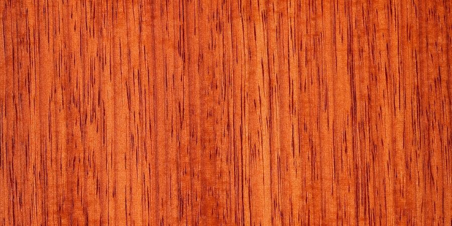 Tabla de madera bubinga. La segunda madera más cara del mundo.